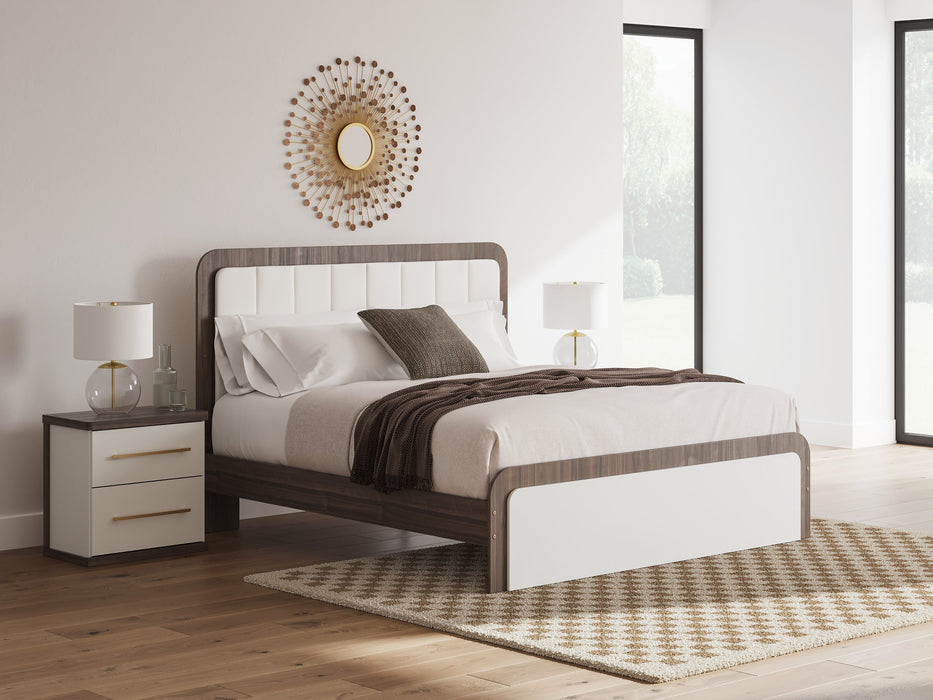 Kendanport Upholstered Bed